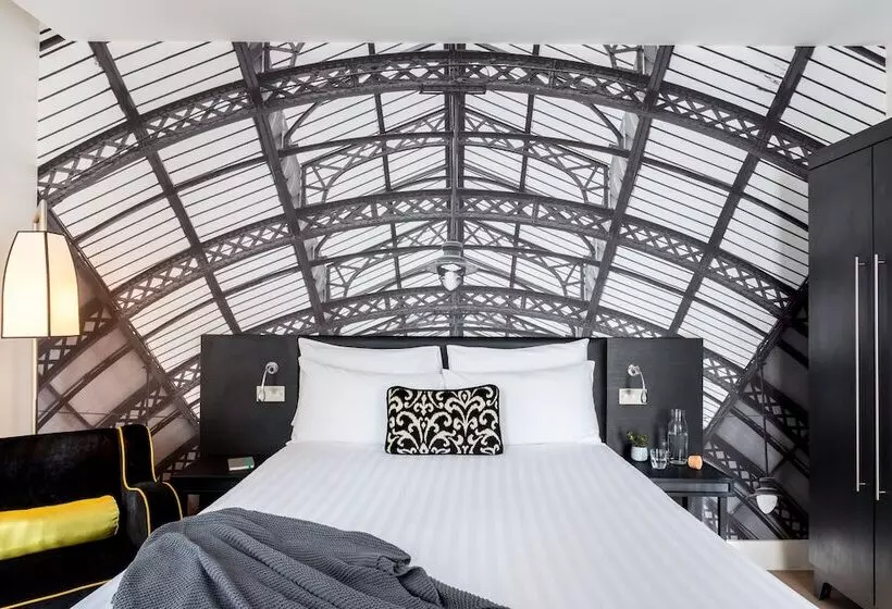 Standard Room Double Bed City View, Indigo Newcastle, An Ihg
