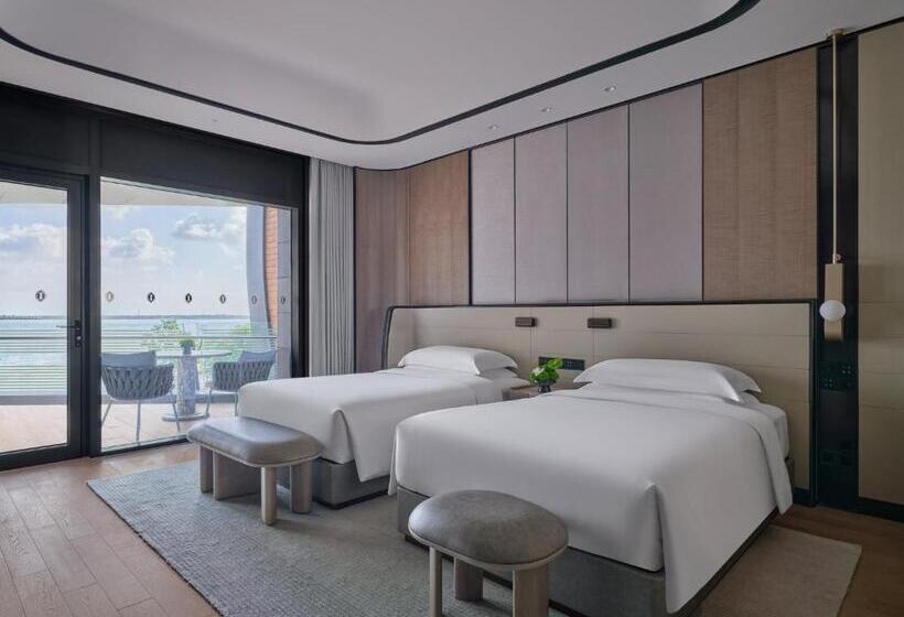اتاق کلاسیک با چشم‌انداز دریاچه, Intercontinental Shanghai Harbour City, An Ihg
