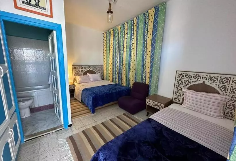 اتاق استاندارد سه نفره, Paris