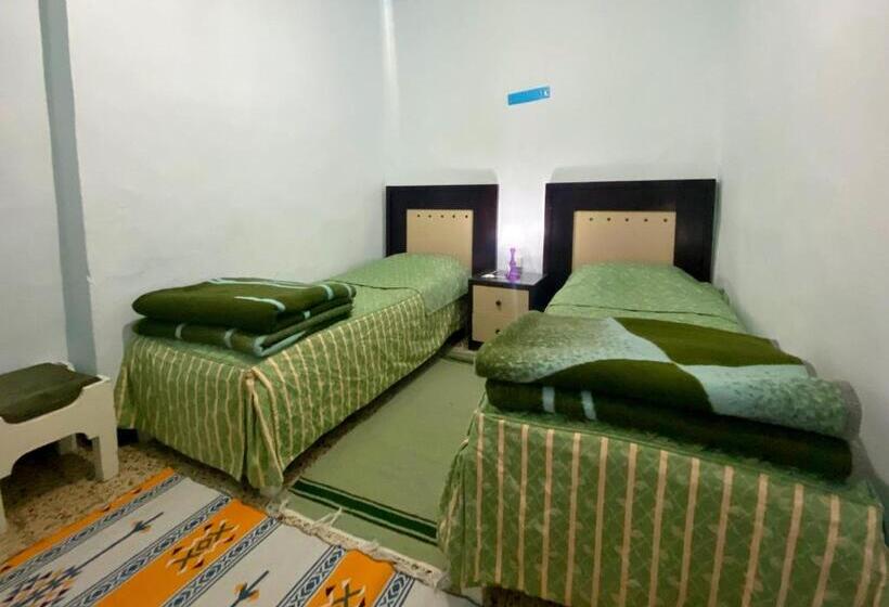 اتاق استاندارد با سرویس بهداشتی مشترک, Paris