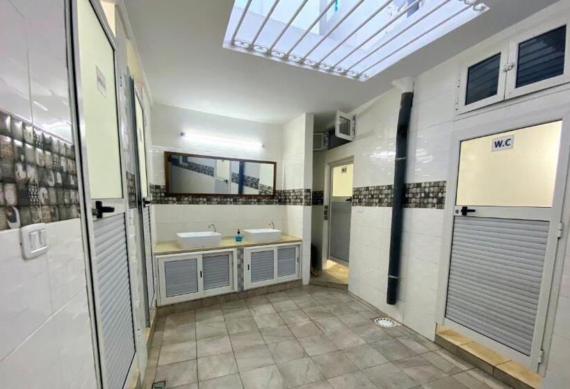 اتاق استاندارد سه تخته با سرویس بهداشتی مشترک, Paris