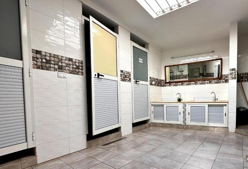اتاق استاندارد سه تخته با سرویس بهداشتی مشترک, Paris