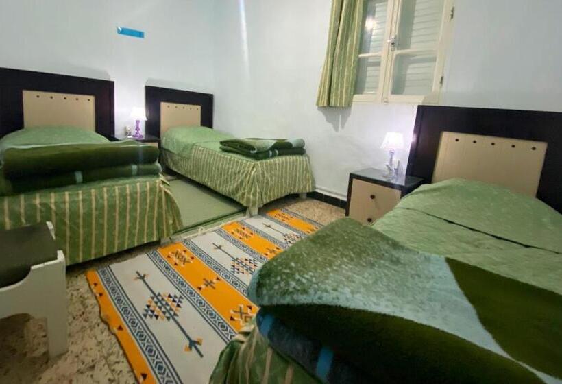 اتاق استاندارد سه تخته با سرویس بهداشتی مشترک, Paris