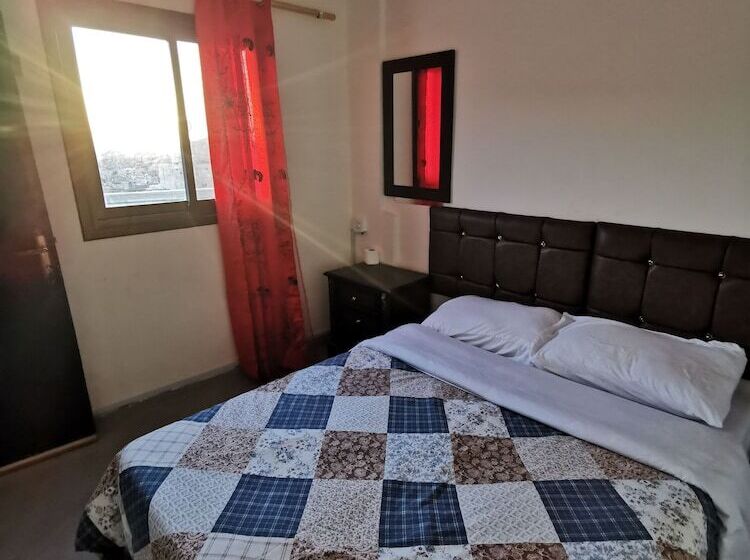 اتاق استاندارد, Petra Gate