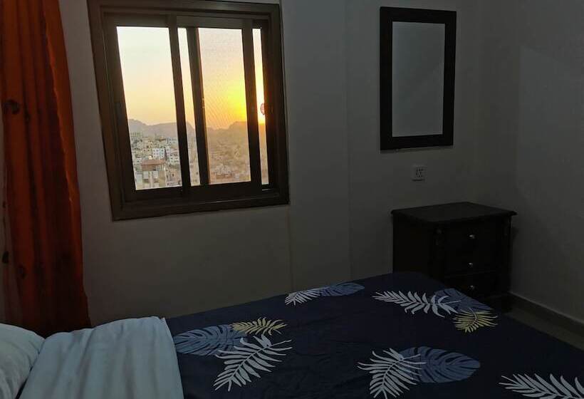 اتاق استاندارد, Petra Gate