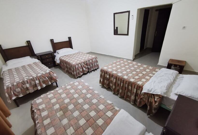 اتاق استاندارد سه نفره, Petra Gate