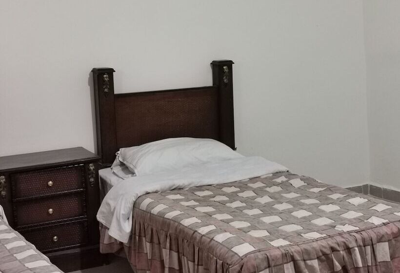 اتاق استاندارد سه نفره, Petra Gate