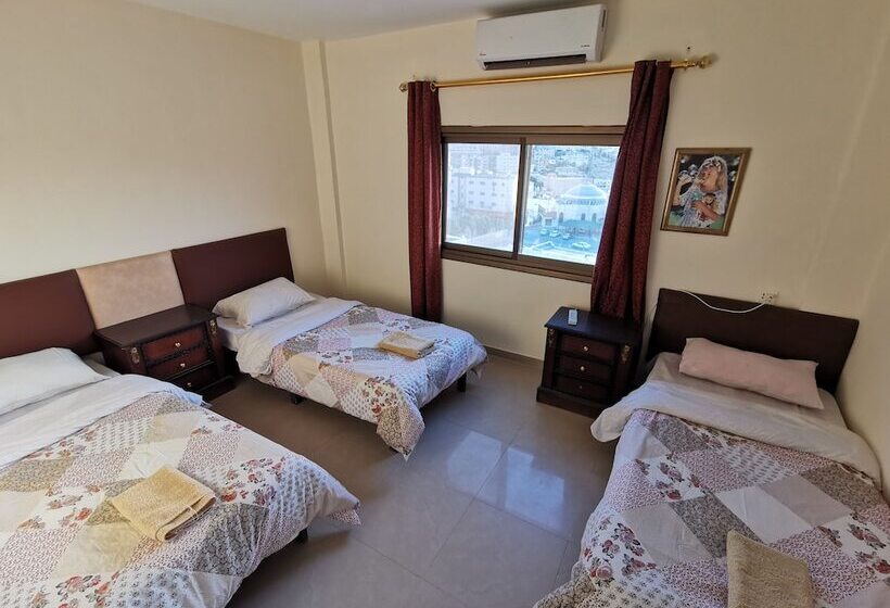 اتاق استاندارد سه نفره, Petra Gate