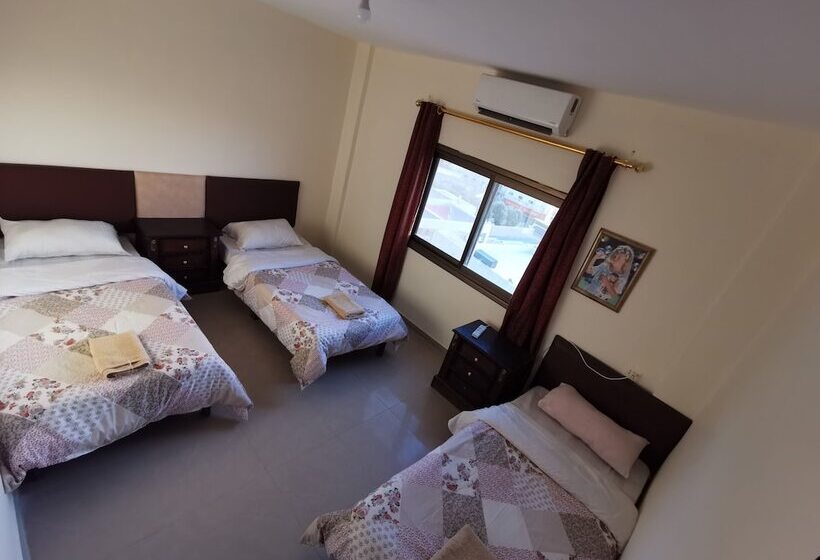 اتاق استاندارد سه نفره, Petra Gate