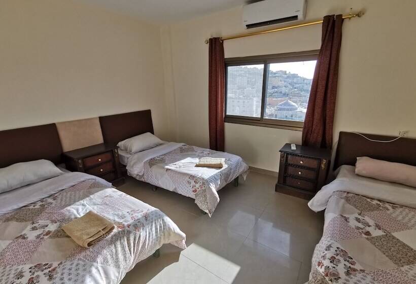 اتاق استاندارد سه نفره, Petra Gate