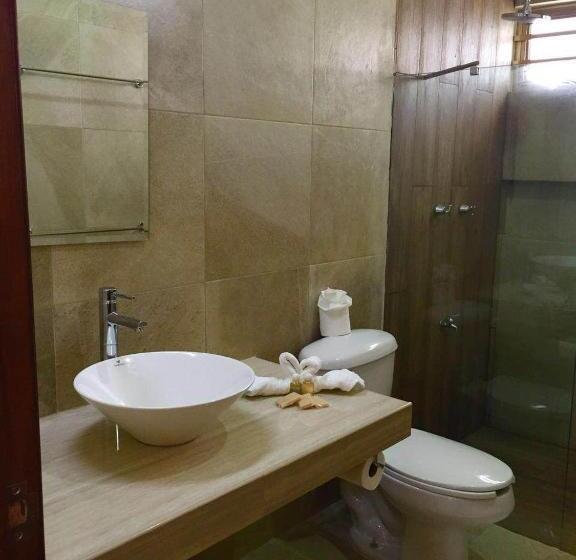 غرفة إقتصادية, Playa La Media Luna