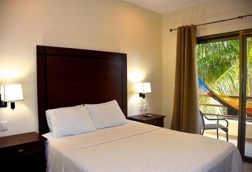 غرفة إقتصادية, Playa La Media Luna