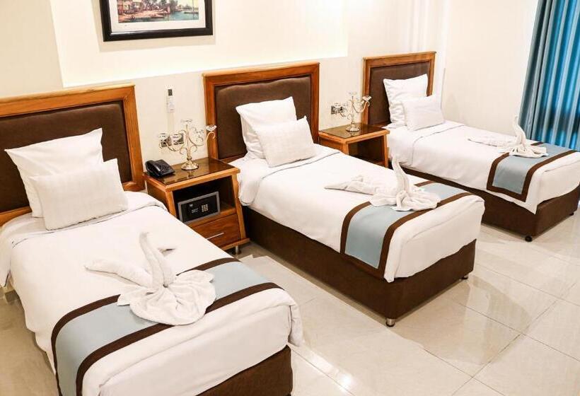 اتاق استاندارد سه نفره, Al Raad