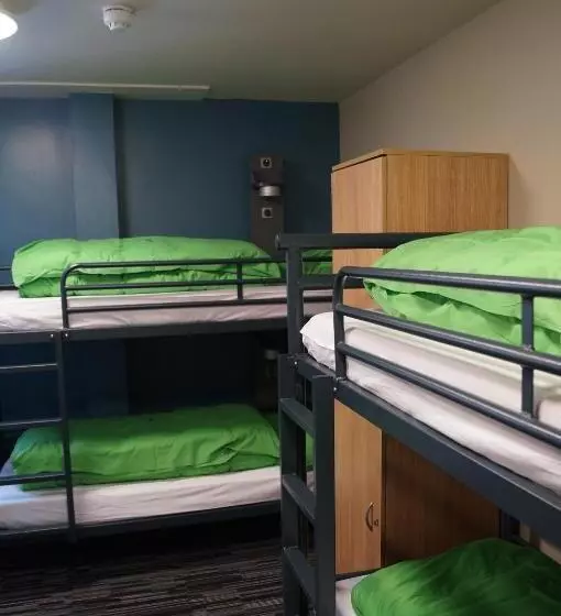 Bed in Shared Room with Shared Bathroom, Yha Cambridge