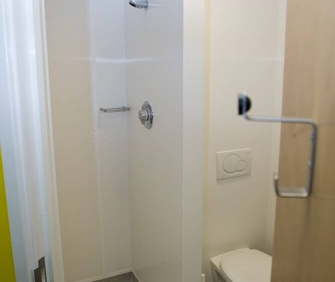 Номер Стандарт, Yha London Central