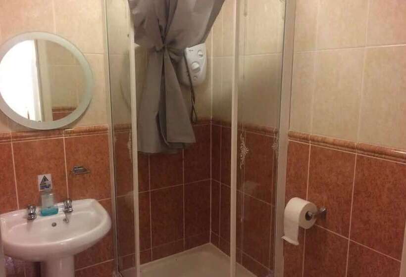 חדר סטנדרט לשלושה, Beersbridge Lodge