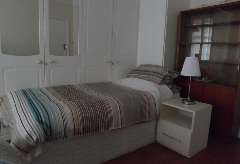 Семейный Номер, Compton Guest House