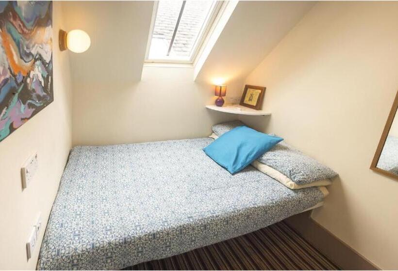 基本房间共用浴室, Castle Rock Hostel   Adults Only