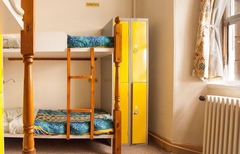 Кровать в Общей Комнате, Castle Rock Hostel   Adults Only