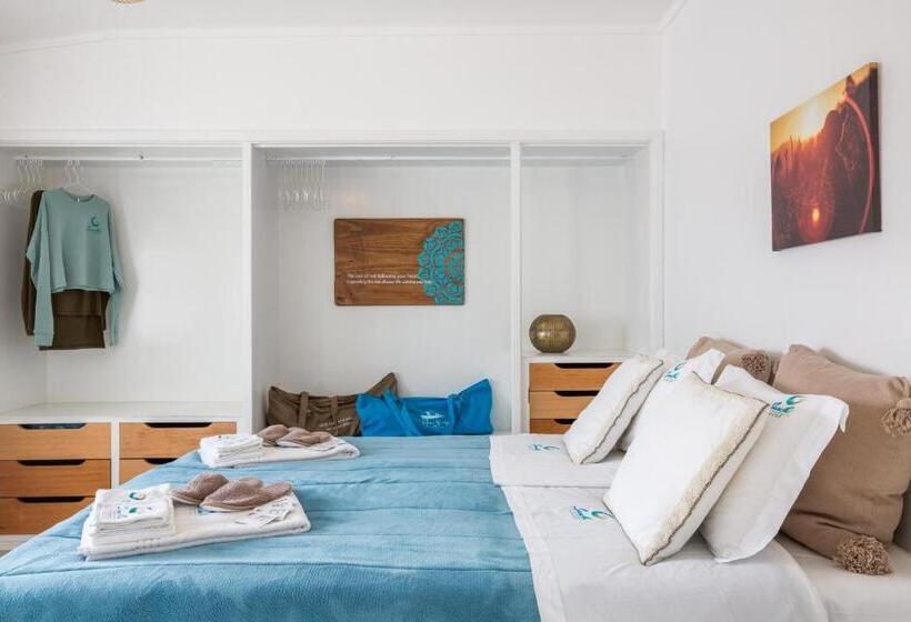 اتاق لوکس با بالکن, Sandhi House  Yoga & Wellness