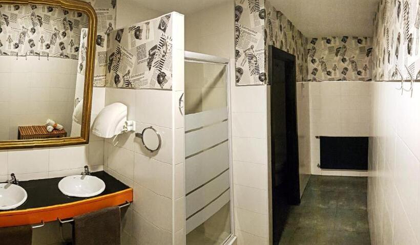 חדר סטנדרט חדר אמבטיה משותף, Hostels Meetingpoint