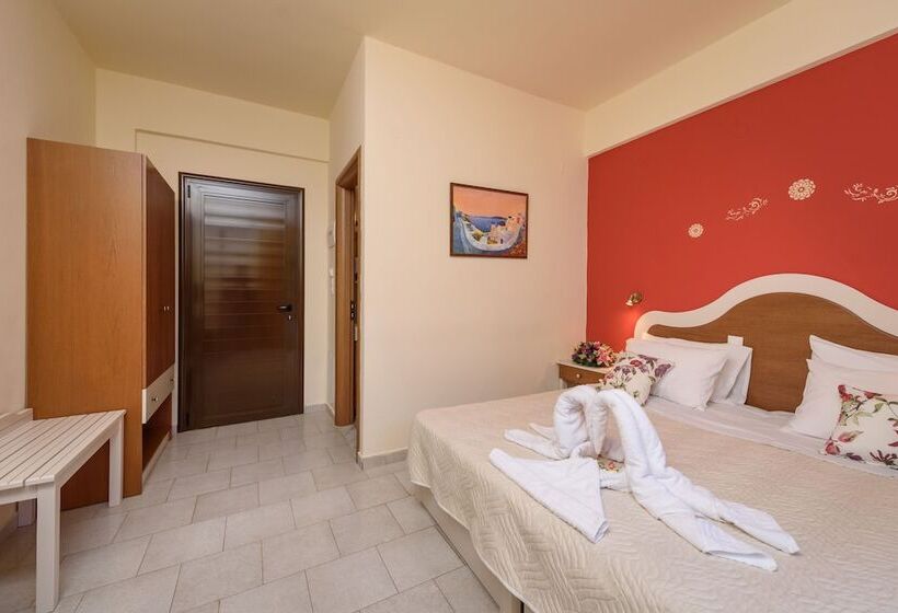 غرفة قياسية مطلّة علي البحر, Antigoni