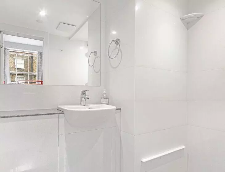 Bed in Shared Room with Shared Bathroom, Astor Kensington Hostel