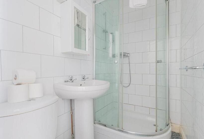 חדר בסיסי, Brooklands