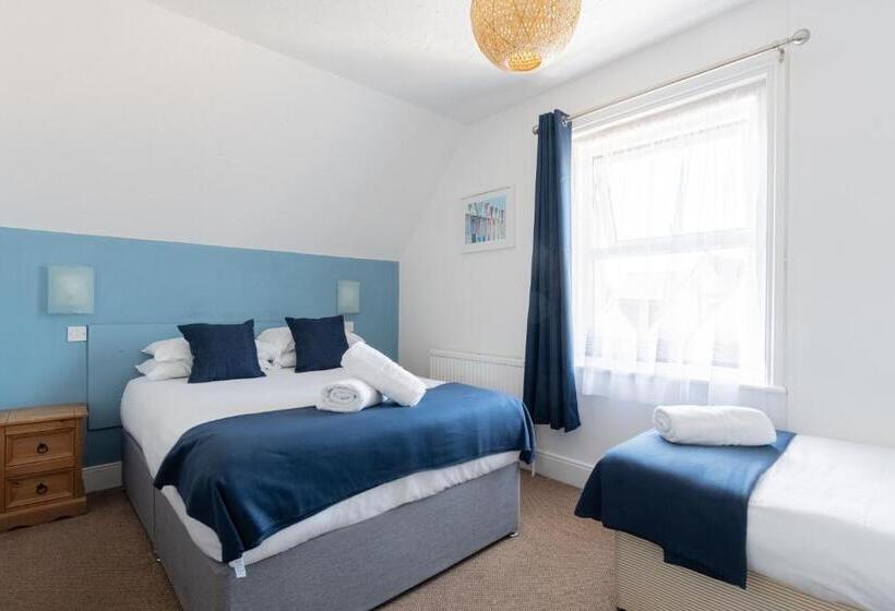 חדר סטנדרט לשלושה, Brooklands