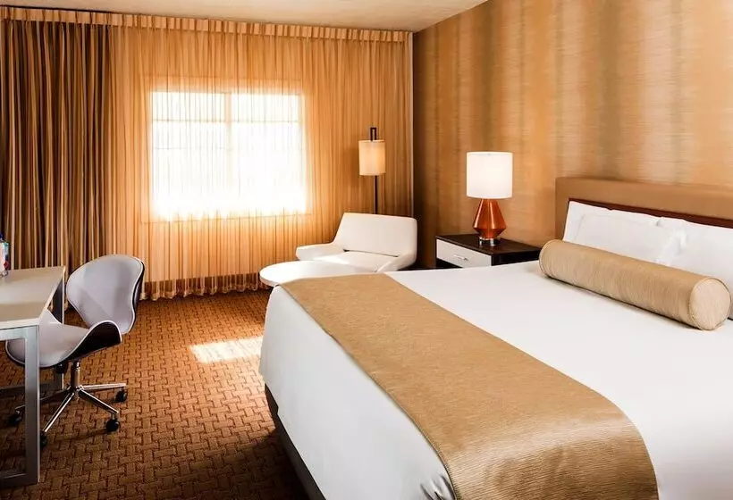 キングサイズベッドのスタンダードルーム, Eureka Casino Resort