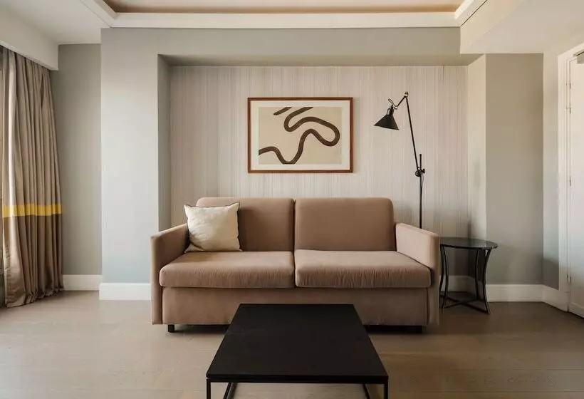 デラックススイート, Sonder L Edmond Parc Monceau