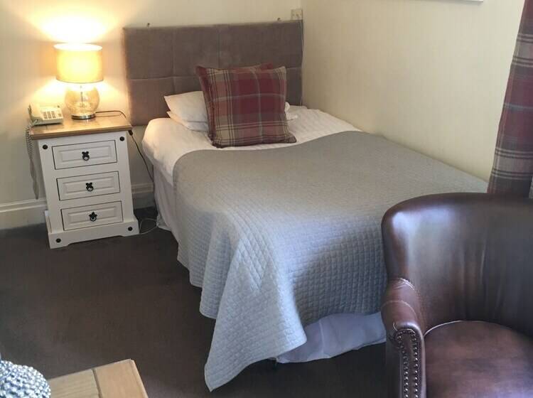 标准单人间, Rosehill House