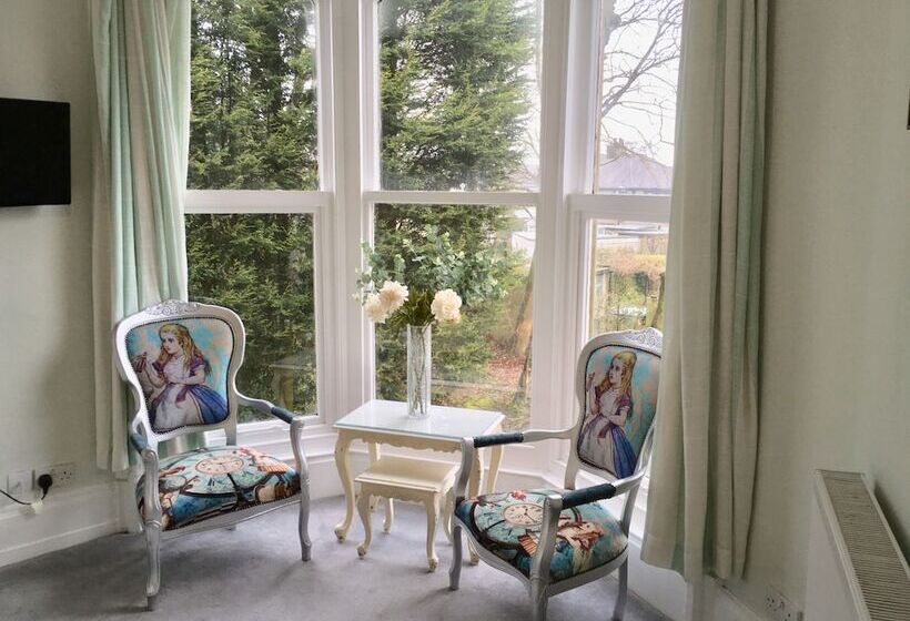 标准单人间, Rosehill House