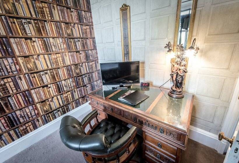 行政房间, Rosehill House