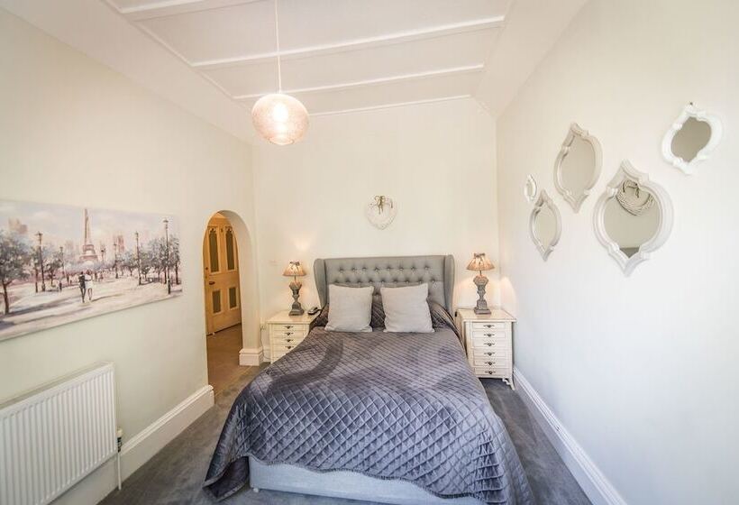 行政房间, Rosehill House