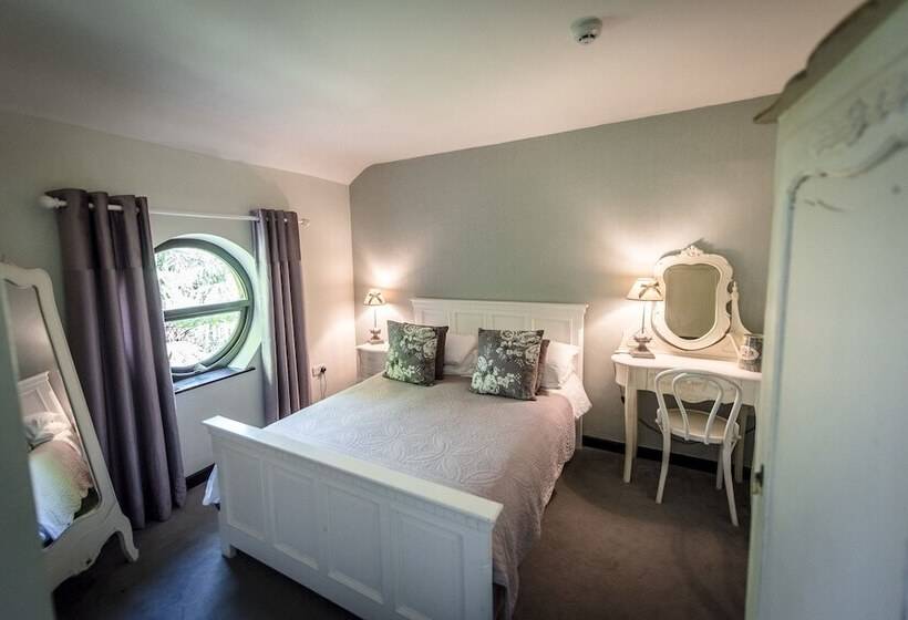 行政房间, Rosehill House