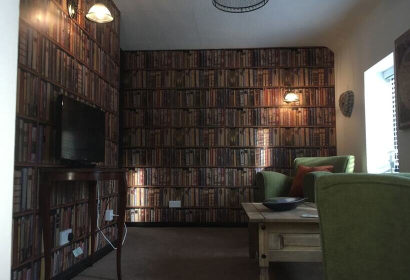 行政房间, Rosehill House