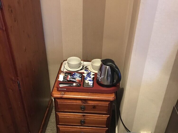 חדר משפחתי, Severn View