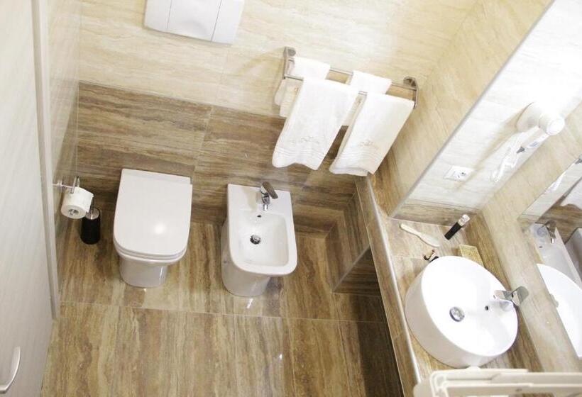 اتاق استاندارد سه نفره, Siro