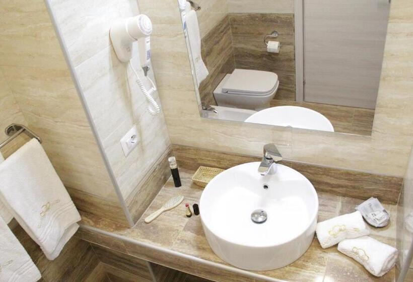 اتاق استاندارد سه نفره, Siro