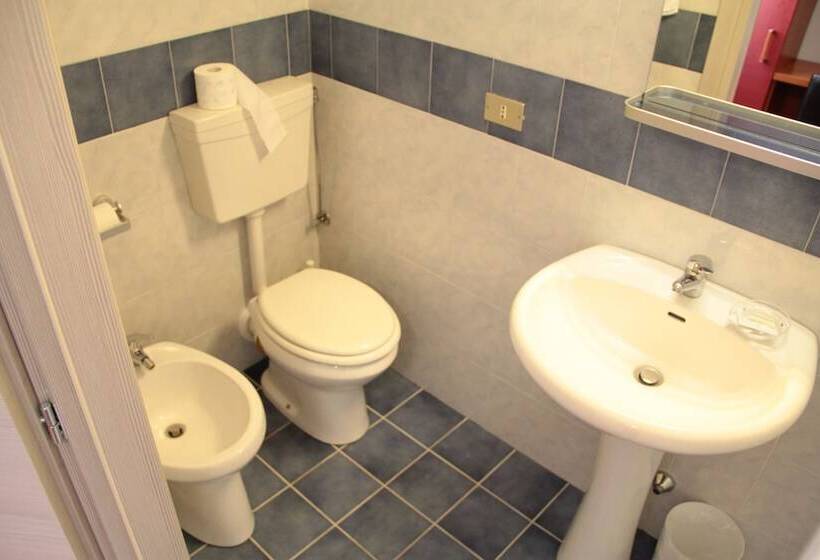 اتاق استاندارد سه نفره, Siro