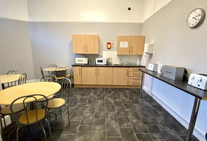 اتاق استاندارد سه نفره, The Stalbridge Guest House