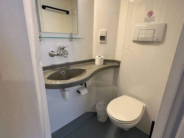 4인용 스탠다드 룸, Tudor Court