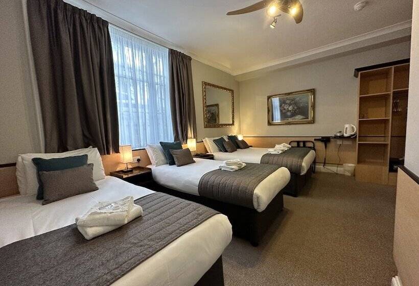 4인용 스탠다드 룸, Tudor Court