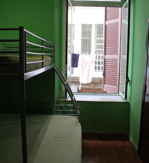 Camera Tripla Standard, Naples Pizza Hostel