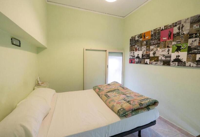 Camera Standard, Naples Pizza Hostel