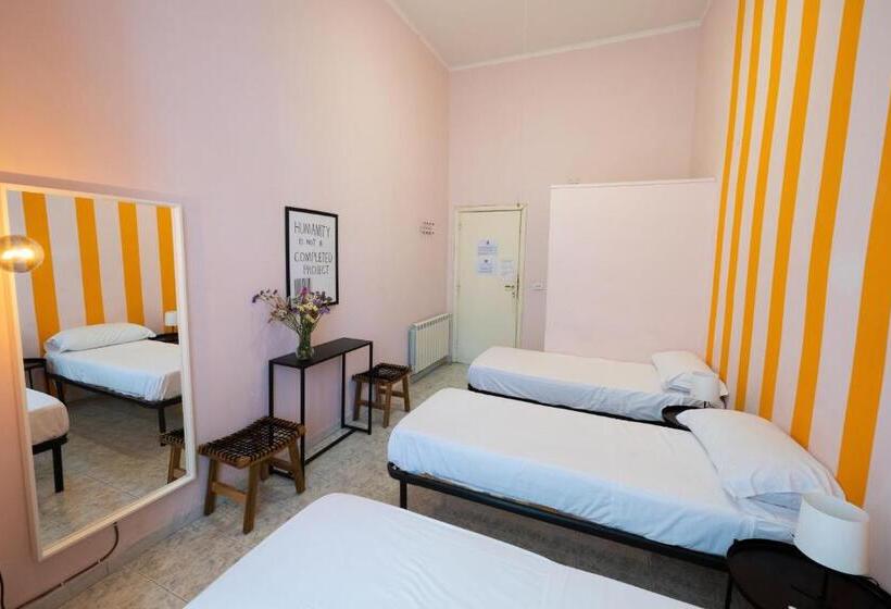 Camera Economy, Naples Pizza Hostel