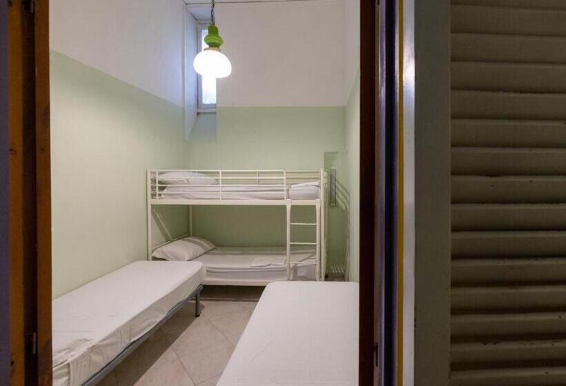 Letto in Camera Condivisa, Naples Pizza Hostel