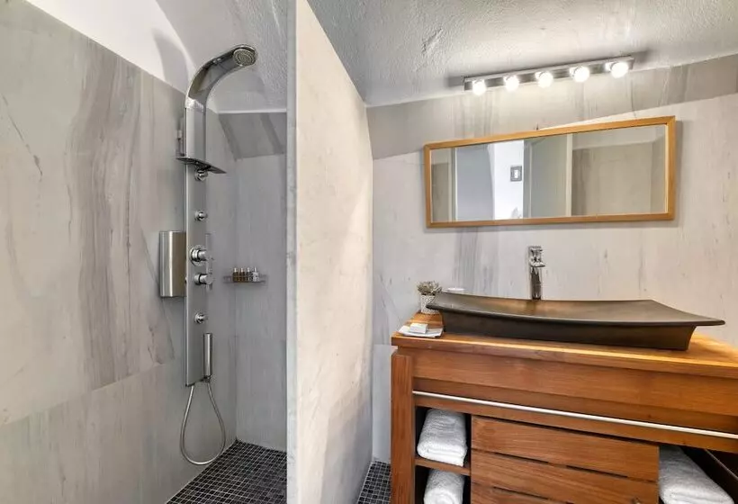 سوئیت خانواده 2 خوابه, Nostos Apartments