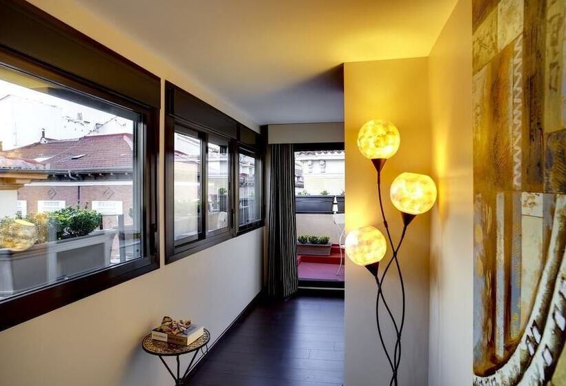 سوئیت جونیور با تراس, Thc Tirso Molina Hostel